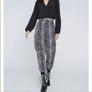 Alice + Olivia Jadon Snake Printed Cargo Pants Size 25